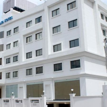 Hampshire Plaza Hotel Hyderabad Exterior foto