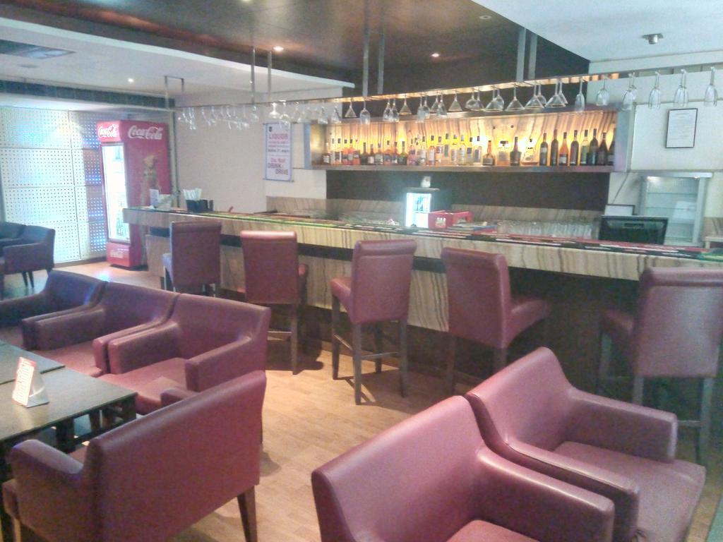 Hampshire Plaza Hotel Hyderabad Exterior foto