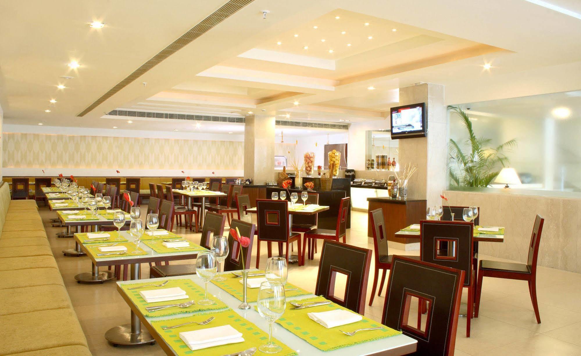 Hampshire Plaza Hotel Hyderabad Exterior foto