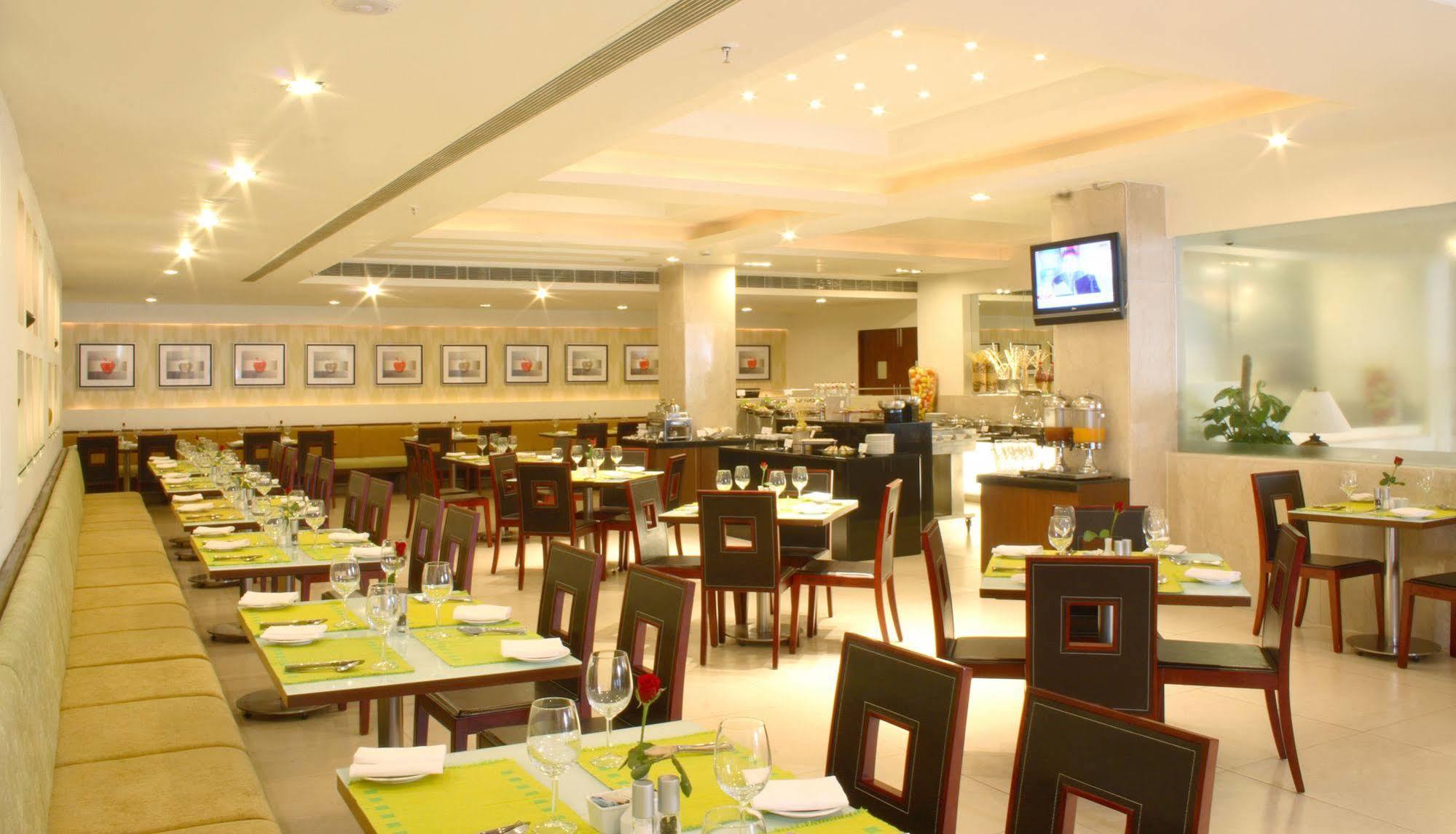 Hampshire Plaza Hotel Hyderabad Exterior foto